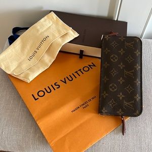 100% Authentic Louis Vuitton Monogram Vernis snap wallet